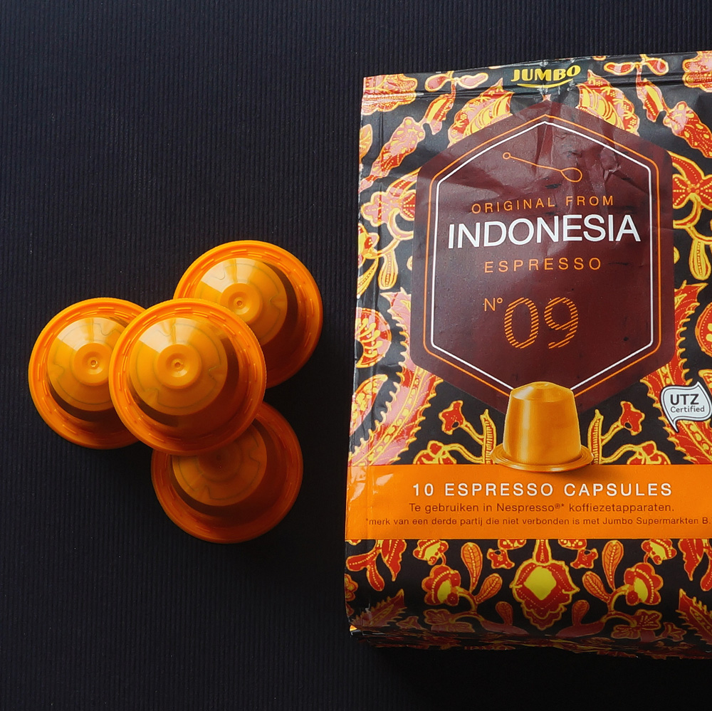 Indonesia by Jumbo - Four orange coffee capsules with vivid bag